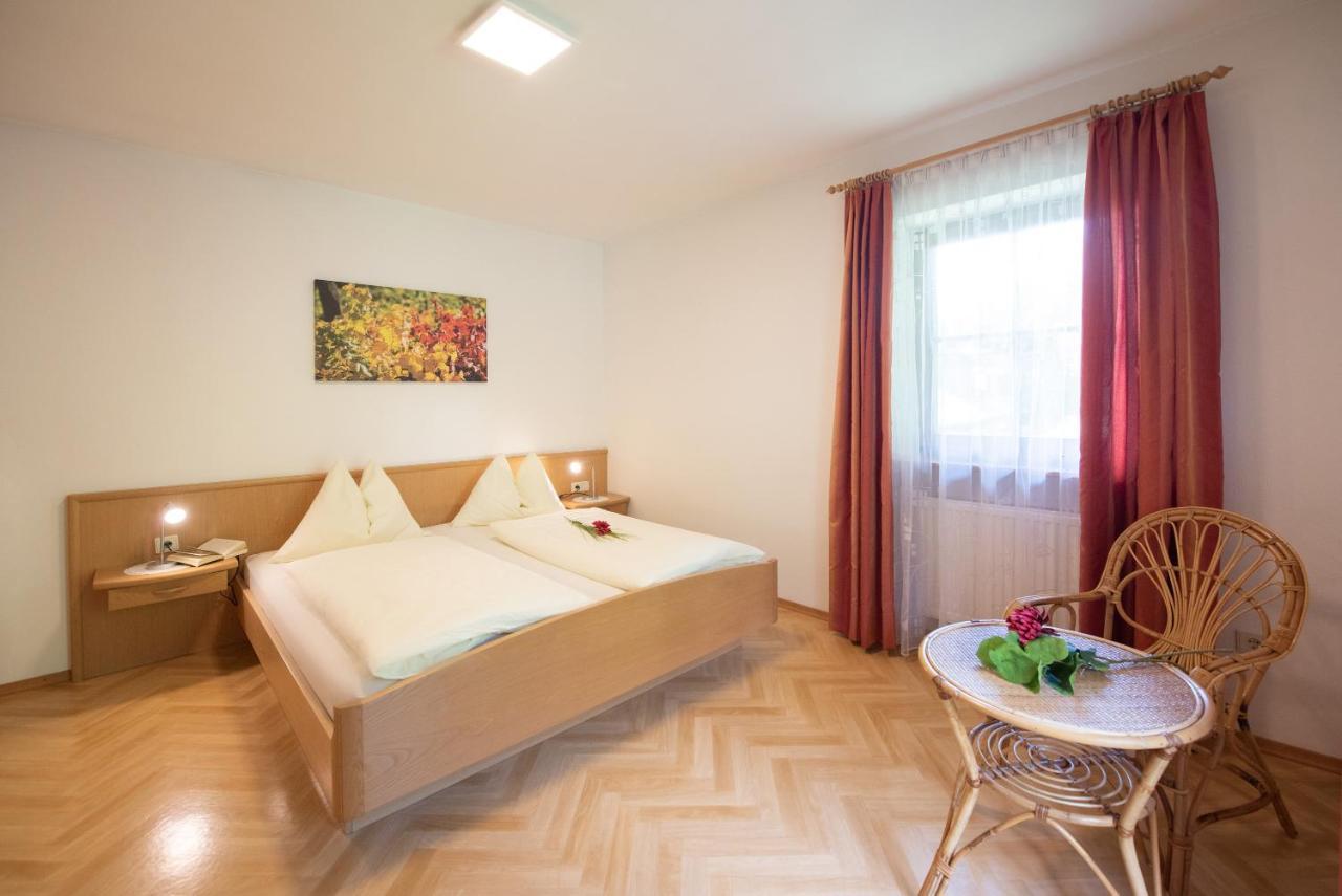Apartments Herrnhofer Caldaro Bagian luar foto