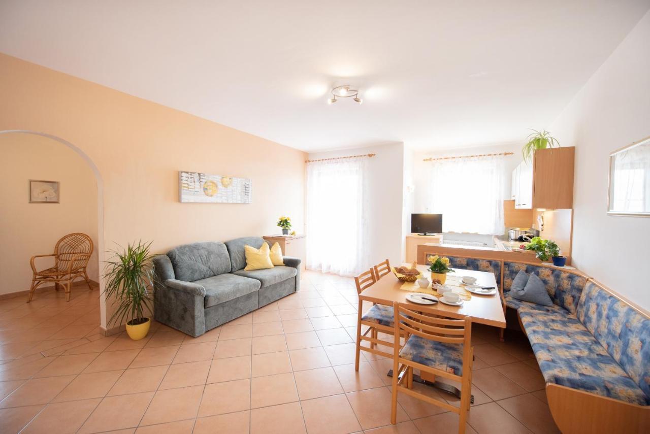 Apartments Herrnhofer Caldaro Bagian luar foto