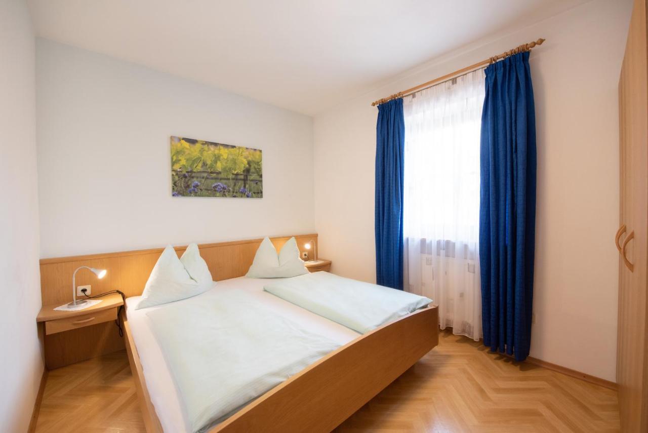 Apartments Herrnhofer Caldaro Bagian luar foto